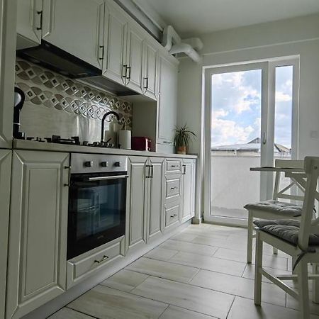 Apartament 1 Mai Bloc Nou-Self Check-In Craiova Eksteriør billede