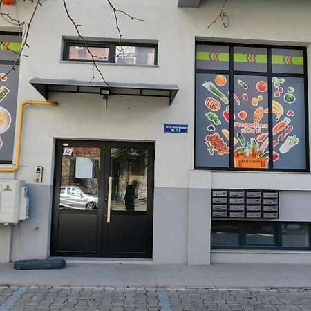 Apartament 1 Mai Bloc Nou-Self Check-In Craiova Eksteriør billede