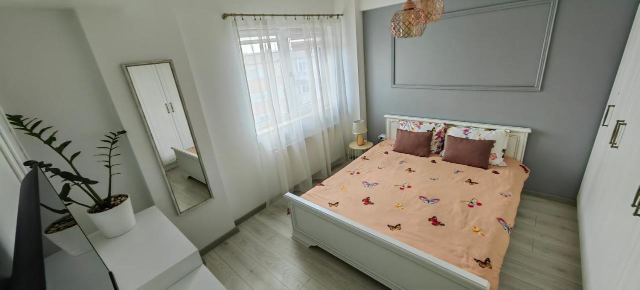Apartament 1 Mai Bloc Nou-Self Check-In Craiova Eksteriør billede