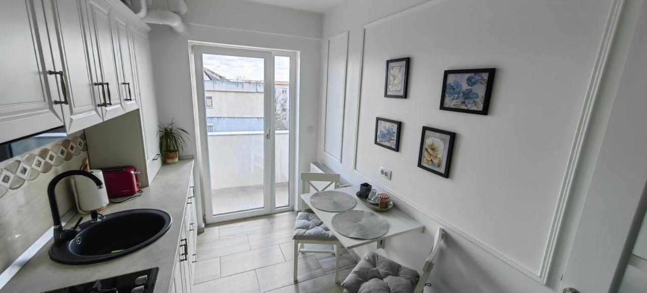 Apartament 1 Mai Bloc Nou-Self Check-In Craiova Eksteriør billede
